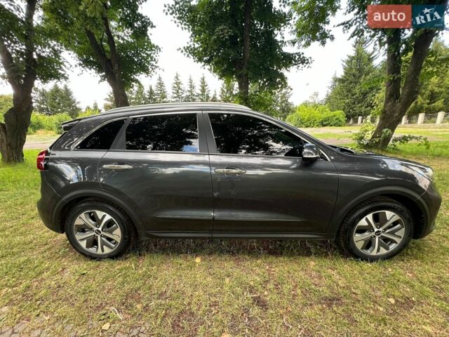 Серый Киа Niro, объемом двигателя 0 л и пробегом 165 тыс. км за 19000 $, фото 3 на Automoto.ua