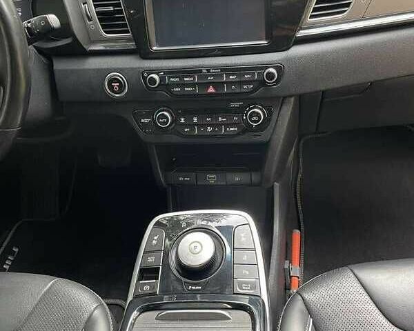 Серый Киа Niro, объемом двигателя 0 л и пробегом 129 тыс. км за 14999 $, фото 12 на Automoto.ua