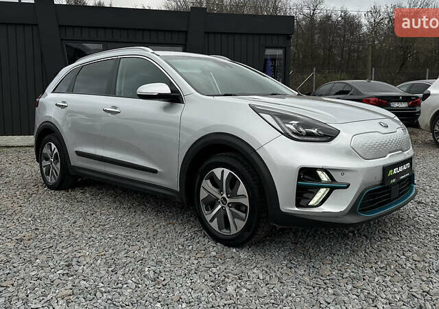 Серый Киа Niro, объемом двигателя 0 л и пробегом 120 тыс. км за 18600 $, фото 8 на Automoto.ua