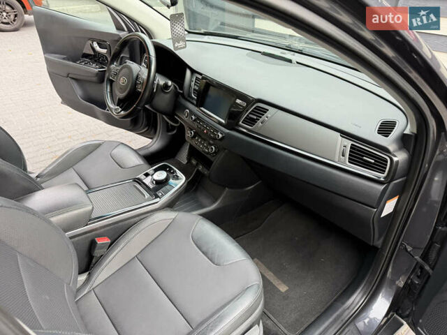 Сірий Кіа Niro, об'ємом двигуна 0 л та пробігом 65 тис. км за 16700 $, фото 15 на Automoto.ua