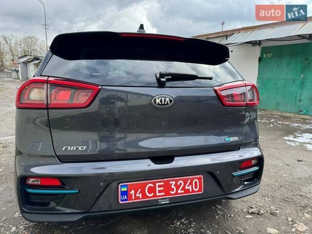 Киа Niro 2019 в Дрогобыче на Automoto.ua Серый Киа Niro, объемом двигателя 0 л и пробегом 139 тыс. км за 17777 $, фото 2 на Automoto.ua