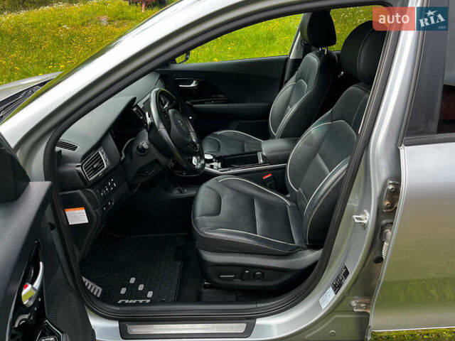 Серый Киа Niro, объемом двигателя 0 л и пробегом 127 тыс. км за 18000 $, фото 12 на Automoto.ua