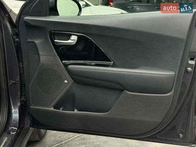 Сірий Кіа Niro, об'ємом двигуна 0 л та пробігом 93 тис. км за 18737 $, фото 21 на Automoto.ua