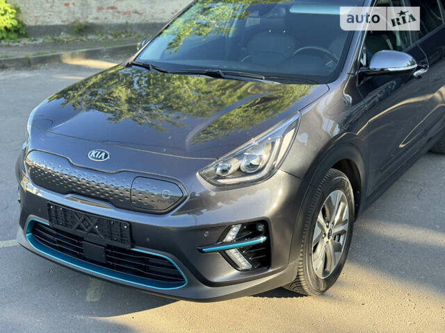 Сірий Кіа Niro, об'ємом двигуна 0 л та пробігом 105 тис. км за 18999 $, фото 6 на Automoto.ua