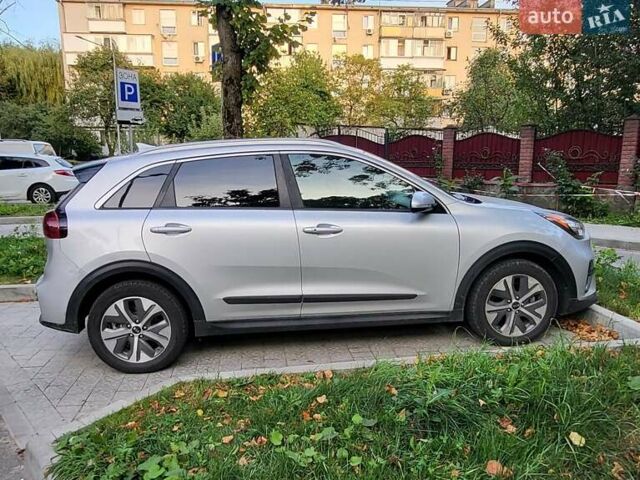 Серый Киа Niro, объемом двигателя 0 л и пробегом 245 тыс. км за 16999 $, фото 3 на Automoto.ua