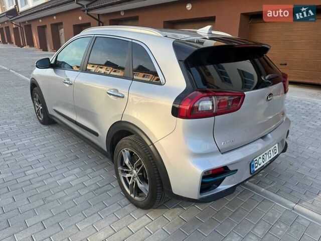 Сірий Кіа Niro, об'ємом двигуна 0 л та пробігом 121 тис. км за 17600 $, фото 13 на Automoto.ua