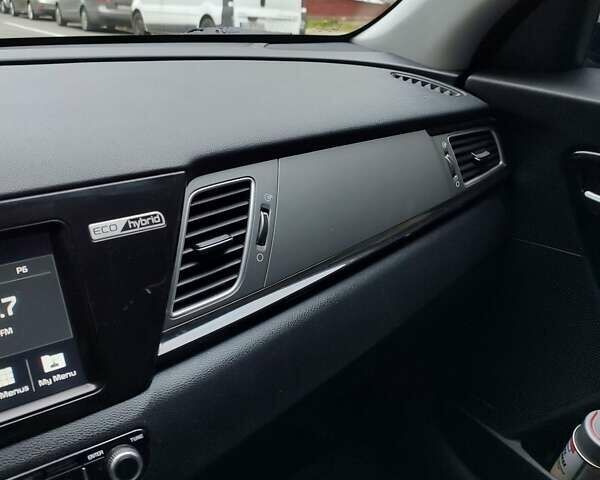 Сірий Кіа Niro, об'ємом двигуна 1.58 л та пробігом 84 тис. км за 17200 $, фото 18 на Automoto.ua