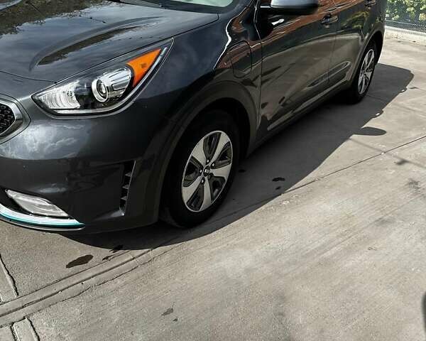 Сірий Кіа Niro, об'ємом двигуна 1.58 л та пробігом 96 тис. км за 17500 $, фото 14 на Automoto.ua