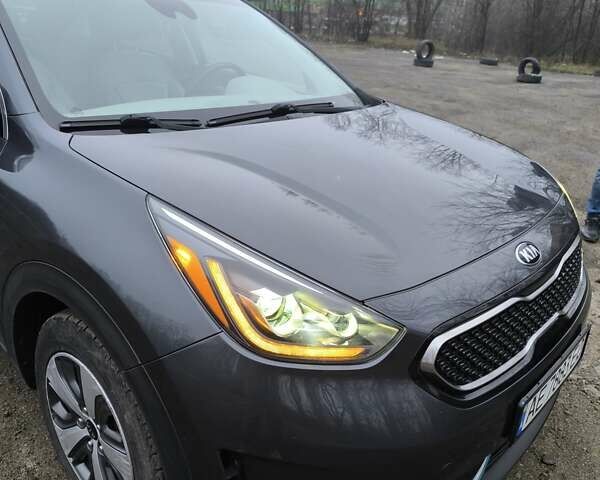 Сірий Кіа Niro, об'ємом двигуна 1.58 л та пробігом 80 тис. км за 21000 $, фото 16 на Automoto.ua