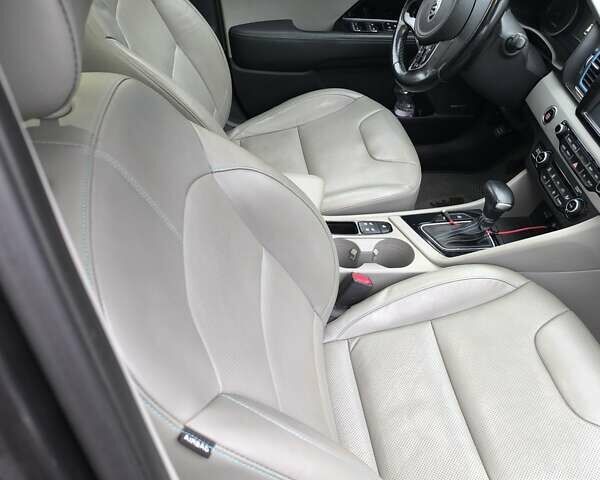 Сірий Кіа Niro, об'ємом двигуна 1.58 л та пробігом 80 тис. км за 21000 $, фото 7 на Automoto.ua