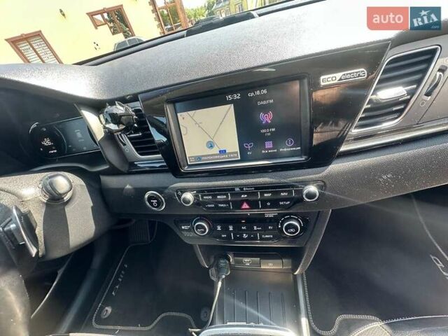 Серый Киа Niro, объемом двигателя 0 л и пробегом 91 тыс. км за 19500 $, фото 59 на Automoto.ua