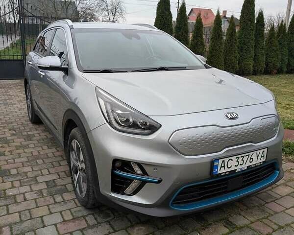 Серый Киа Niro, объемом двигателя 0 л и пробегом 142 тыс. км за 18800 $, фото 1 на Automoto.ua