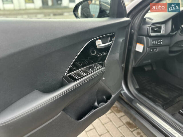 Серый Киа Niro, объемом двигателя 0 л и пробегом 157 тыс. км за 16999 $, фото 33 на Automoto.ua
