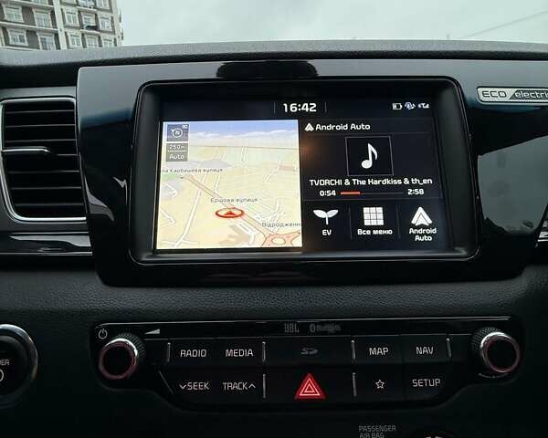 Серый Киа Niro, объемом двигателя 0 л и пробегом 110 тыс. км за 18250 $, фото 16 на Automoto.ua