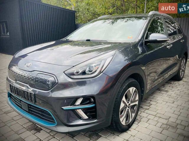 Серый Киа Niro, объемом двигателя 0 л и пробегом 102 тыс. км за 18900 $, фото 2 на Automoto.ua