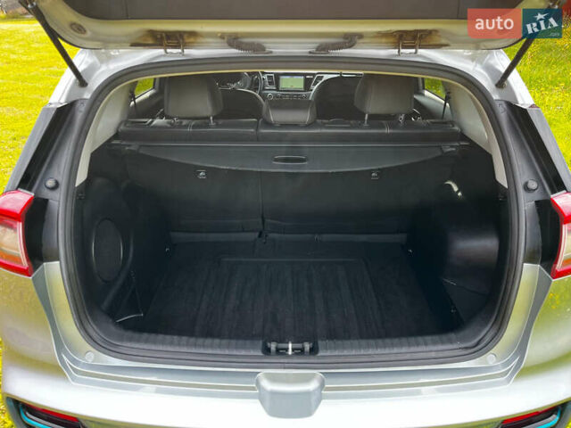 Серый Киа Niro, объемом двигателя 0 л и пробегом 127 тыс. км за 18000 $, фото 21 на Automoto.ua