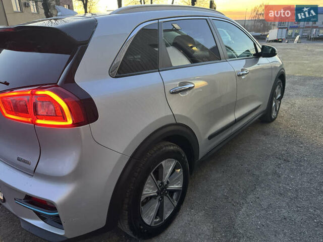 Серый Киа Niro, объемом двигателя 0 л и пробегом 157 тыс. км за 17900 $, фото 8 на Automoto.ua