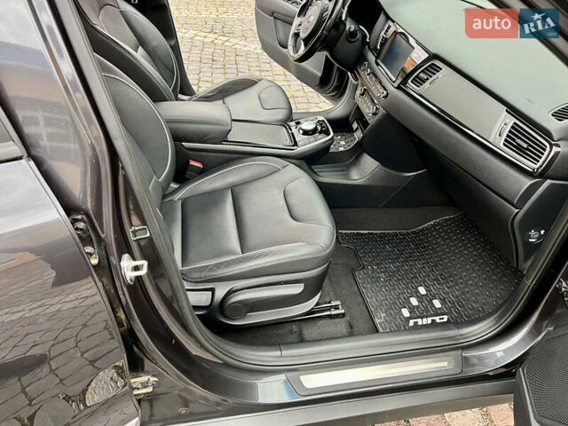 Серый Киа Niro, объемом двигателя 0 л и пробегом 116 тыс. км за 17990 $, фото 21 на Automoto.ua