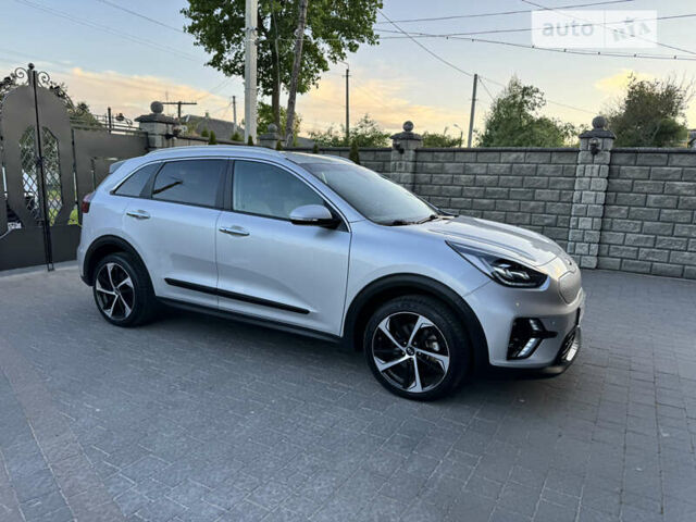 Сірий Кіа Niro, об'ємом двигуна 0 л та пробігом 136 тис. км за 18499 $, фото 98 на Automoto.ua