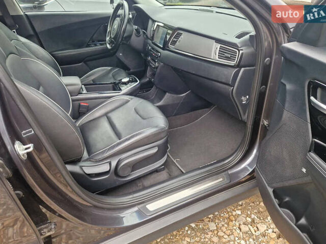 Серый Киа Niro, объемом двигателя 0 л и пробегом 142 тыс. км за 14500 $, фото 5 на Automoto.ua