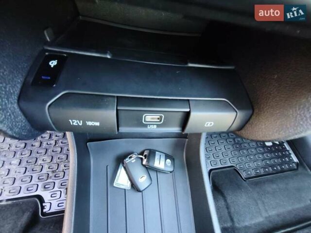 Сірий Кіа Niro, об'ємом двигуна 0 л та пробігом 154 тис. км за 18000 $, фото 29 на Automoto.ua