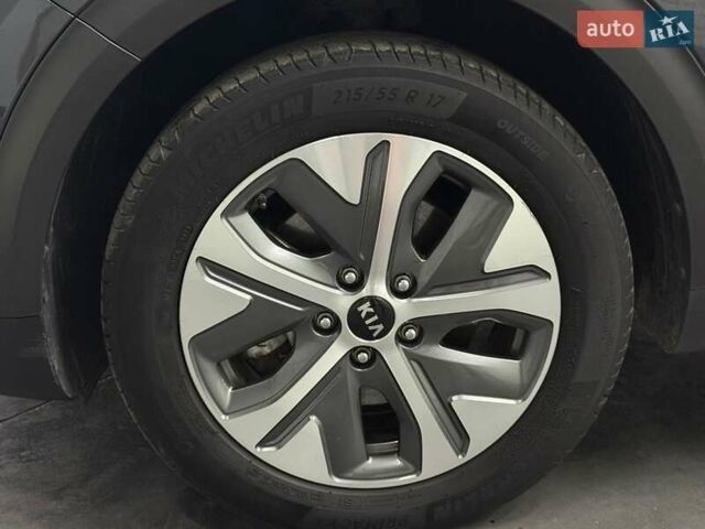 Сірий Кіа Niro, об'ємом двигуна 0 л та пробігом 93 тис. км за 18737 $, фото 12 на Automoto.ua