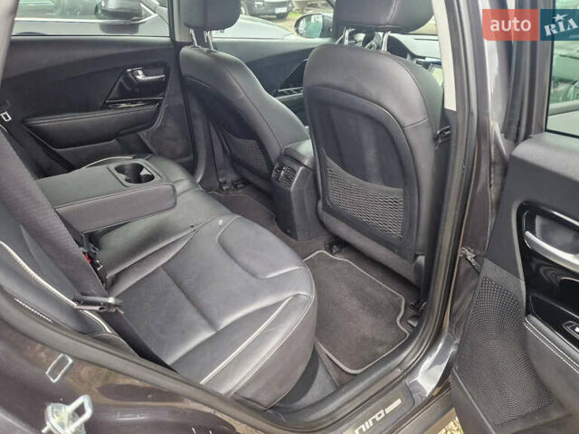 Серый Киа Niro, объемом двигателя 0 л и пробегом 142 тыс. км за 14500 $, фото 7 на Automoto.ua