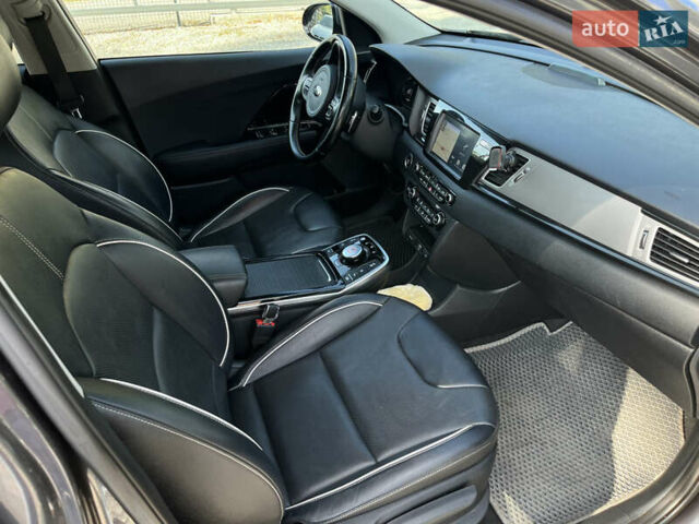 Сірий Кіа Niro, об'ємом двигуна 0 л та пробігом 109 тис. км за 19200 $, фото 8 на Automoto.ua