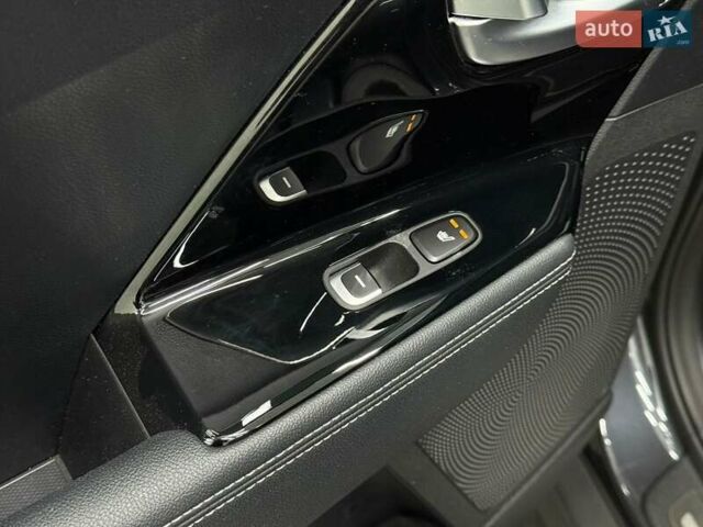 Сірий Кіа Niro, об'ємом двигуна 0 л та пробігом 93 тис. км за 18737 $, фото 26 на Automoto.ua