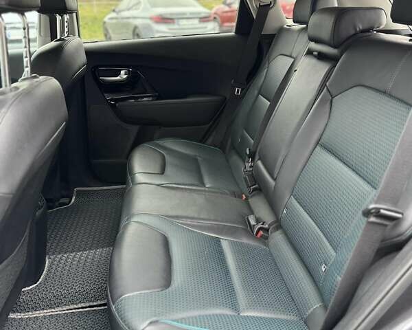 Серый Киа Niro, объемом двигателя 0 л и пробегом 143 тыс. км за 19100 $, фото 9 на Automoto.ua