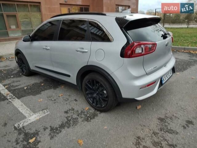 Сірий Кіа Niro, об'ємом двигуна 1.58 л та пробігом 84 тис. км за 17200 $, фото 16 на Automoto.ua