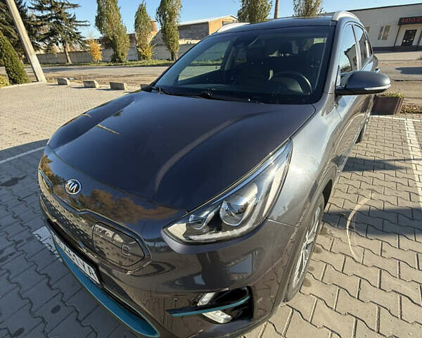 Киа Niro 2019 в Волочиске на Automoto.ua Серый Киа Niro, объемом двигателя 0 л и пробегом 156 тыс. км за 18000 $, фото 1 на Automoto.ua