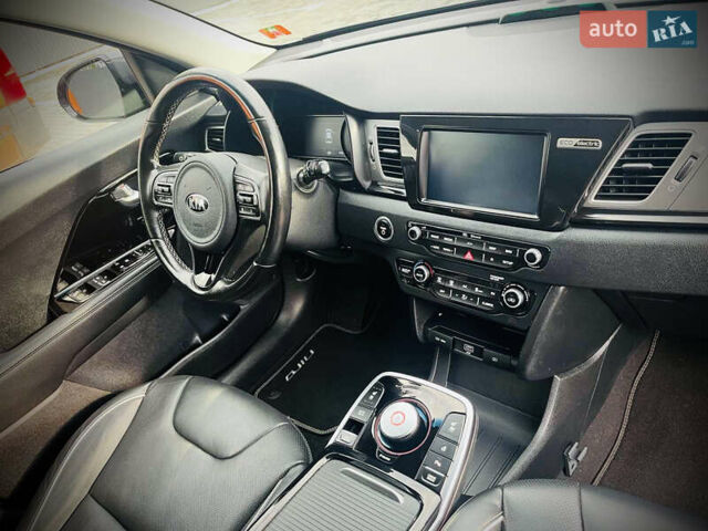Серый Киа Niro, объемом двигателя 0 л и пробегом 102 тыс. км за 18900 $, фото 34 на Automoto.ua