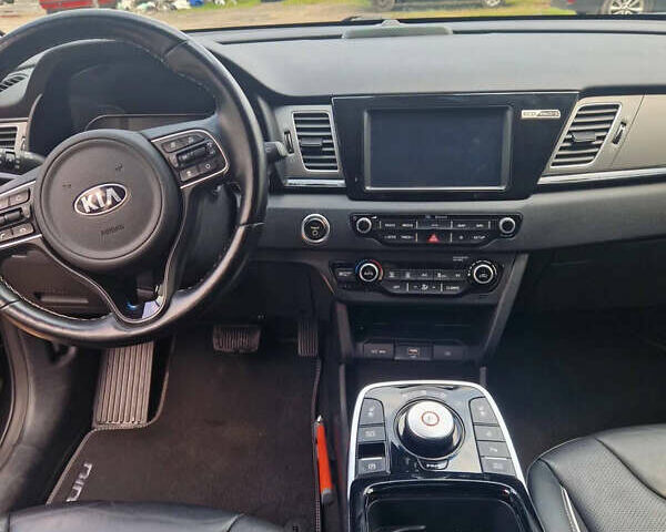 Серый Киа Niro, объемом двигателя 0 л и пробегом 142 тыс. км за 14500 $, фото 11 на Automoto.ua