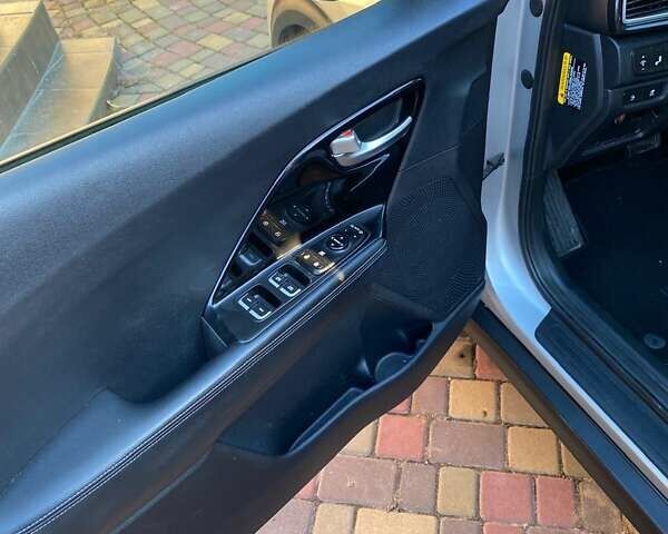 Киа Niro 2019 в Виннице на Automoto.ua Серый Киа Niro, объемом двигателя 0 л и пробегом 110 тыс. км за 17300 $, фото 12 на Automoto.ua