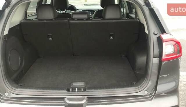 Киа Niro 2019 в Днепре (Днепропетровске) на Automoto.ua Серый Киа Niro, объемом двигателя 0 л и пробегом 149 тыс. км за 17800 $, фото 10 на Automoto.ua