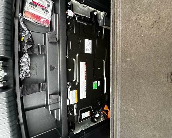 Сірий Кіа Niro, об'ємом двигуна 1.58 л та пробігом 96 тис. км за 17500 $, фото 10 на Automoto.ua