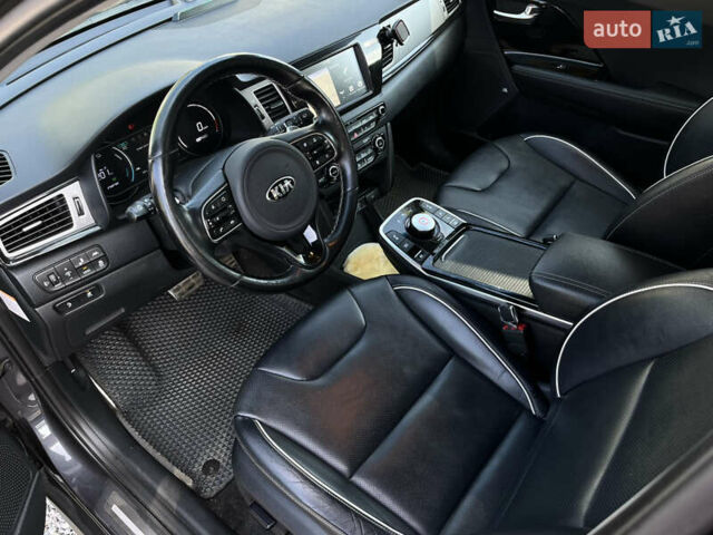 Сірий Кіа Niro, об'ємом двигуна 0 л та пробігом 109 тис. км за 19200 $, фото 7 на Automoto.ua