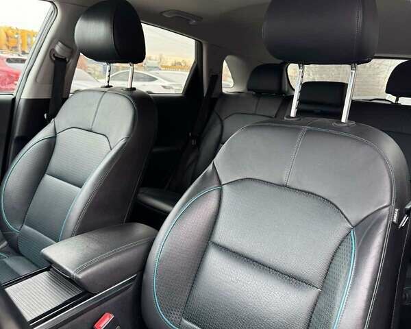 Серый Киа Niro, объемом двигателя 0 л и пробегом 143 тыс. км за 19100 $, фото 8 на Automoto.ua