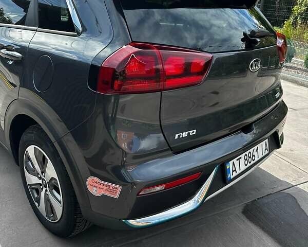 Сірий Кіа Niro, об'ємом двигуна 1.58 л та пробігом 96 тис. км за 17500 $, фото 12 на Automoto.ua