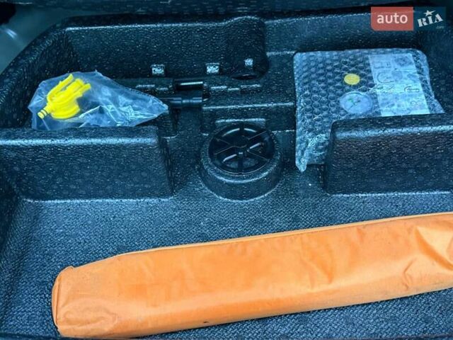 Сірий Кіа Niro, об'ємом двигуна 0 л та пробігом 93 тис. км за 18737 $, фото 29 на Automoto.ua