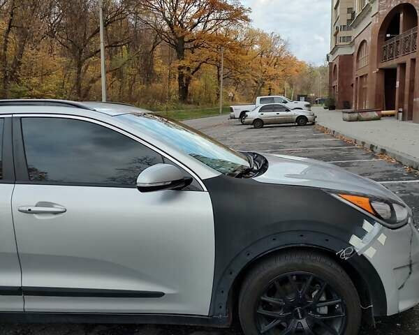 Сірий Кіа Niro, об'ємом двигуна 1.58 л та пробігом 84 тис. км за 17200 $, фото 27 на Automoto.ua