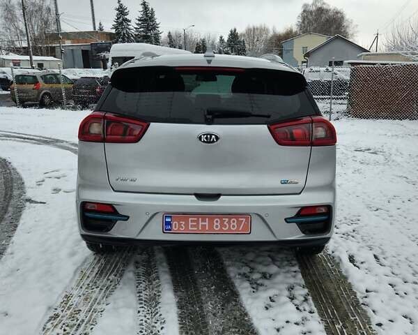 Серый Киа Niro, объемом двигателя 0 л и пробегом 86 тыс. км за 17500 $, фото 7 на Automoto.ua