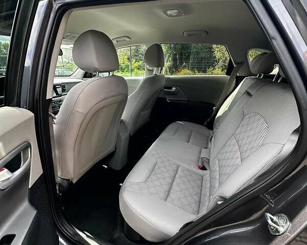 Сірий Кіа Niro, об'ємом двигуна 1.58 л та пробігом 96 тис. км за 17500 $, фото 17 на Automoto.ua
