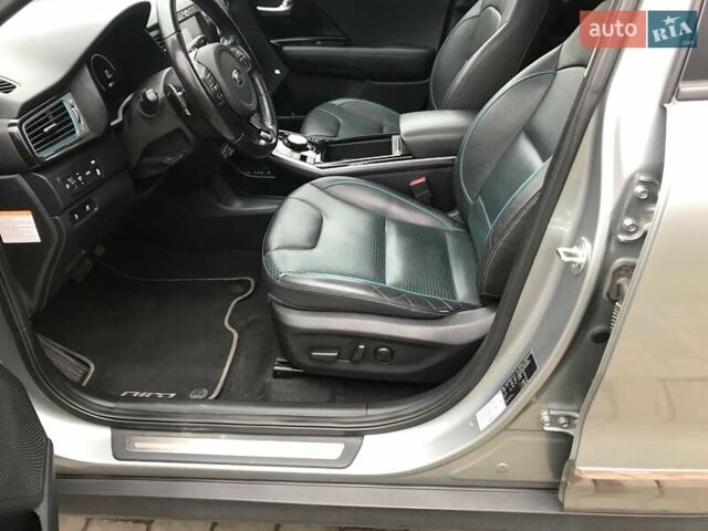 Серый Киа Niro, объемом двигателя 0 л и пробегом 100 тыс. км за 18750 $, фото 13 на Automoto.ua