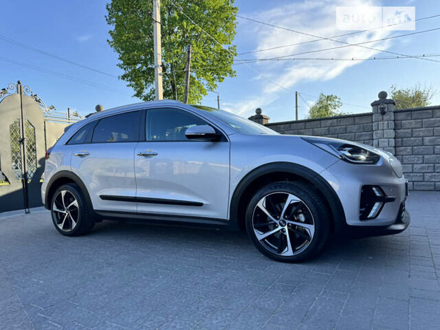 Сірий Кіа Niro, об'ємом двигуна 0 л та пробігом 136 тис. км за 18499 $, фото 38 на Automoto.ua