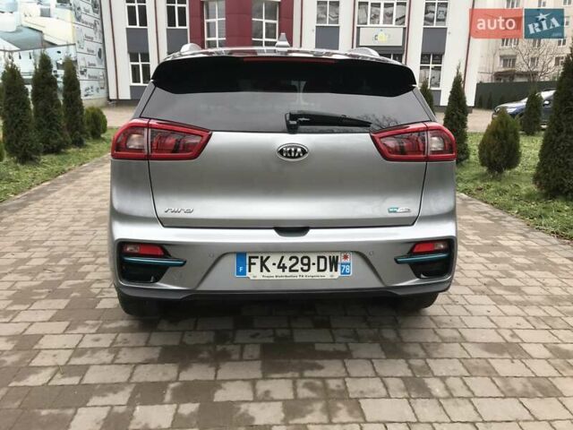 Серый Киа Niro, объемом двигателя 0 л и пробегом 100 тыс. км за 18750 $, фото 6 на Automoto.ua