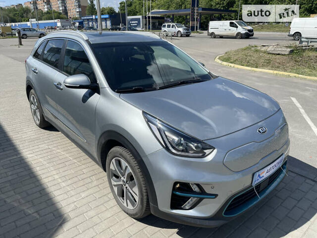 Сірий Кіа Niro, об'ємом двигуна 0 л та пробігом 129 тис. км за 19999 $, фото 5 на Automoto.ua