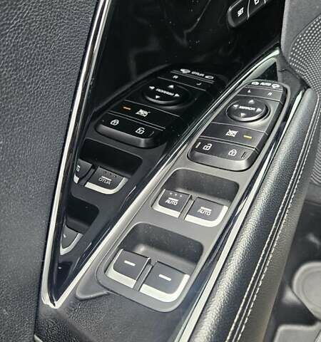 Серый Киа Niro, объемом двигателя 0 л и пробегом 147 тыс. км за 16500 $, фото 13 на Automoto.ua