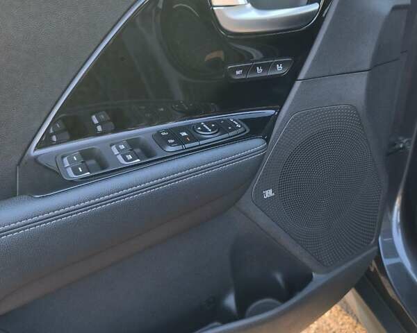 Сірий Кіа Niro, об'ємом двигуна 0 л та пробігом 154 тис. км за 18000 $, фото 17 на Automoto.ua